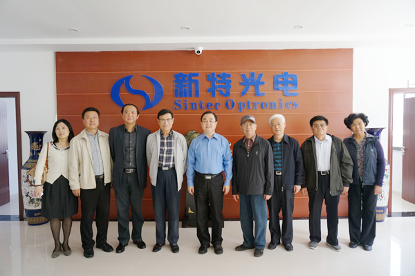 湖北省原人大副主任和武汉市委副书记谢培栋、武汉市原常务副市长袁善腊、武汉市原副市长郭友忠等一行到我司调研