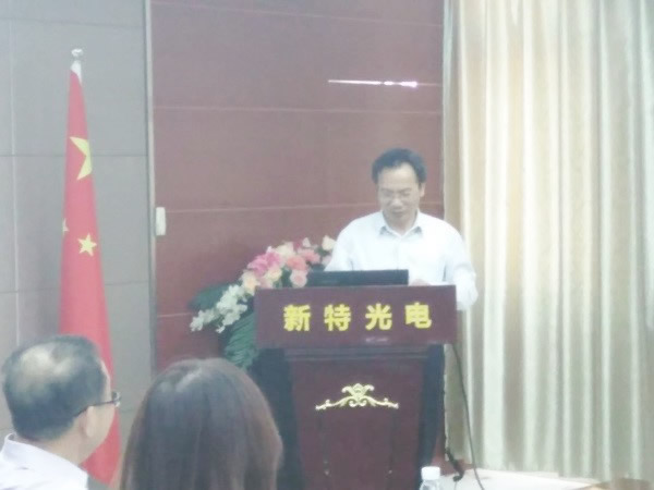 武汉光谷中小企业科技创新协会顾问、华中科技大学光学与电子信息学院教授、全国激光产业联盟秘书长唐霞辉博士