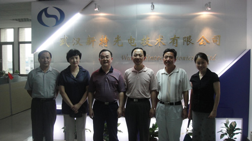 湖北省侨联谢余卡主席率领副主席何光源、刘文华、王爱民和副巡视员罗连运来AG百家乐光电调研